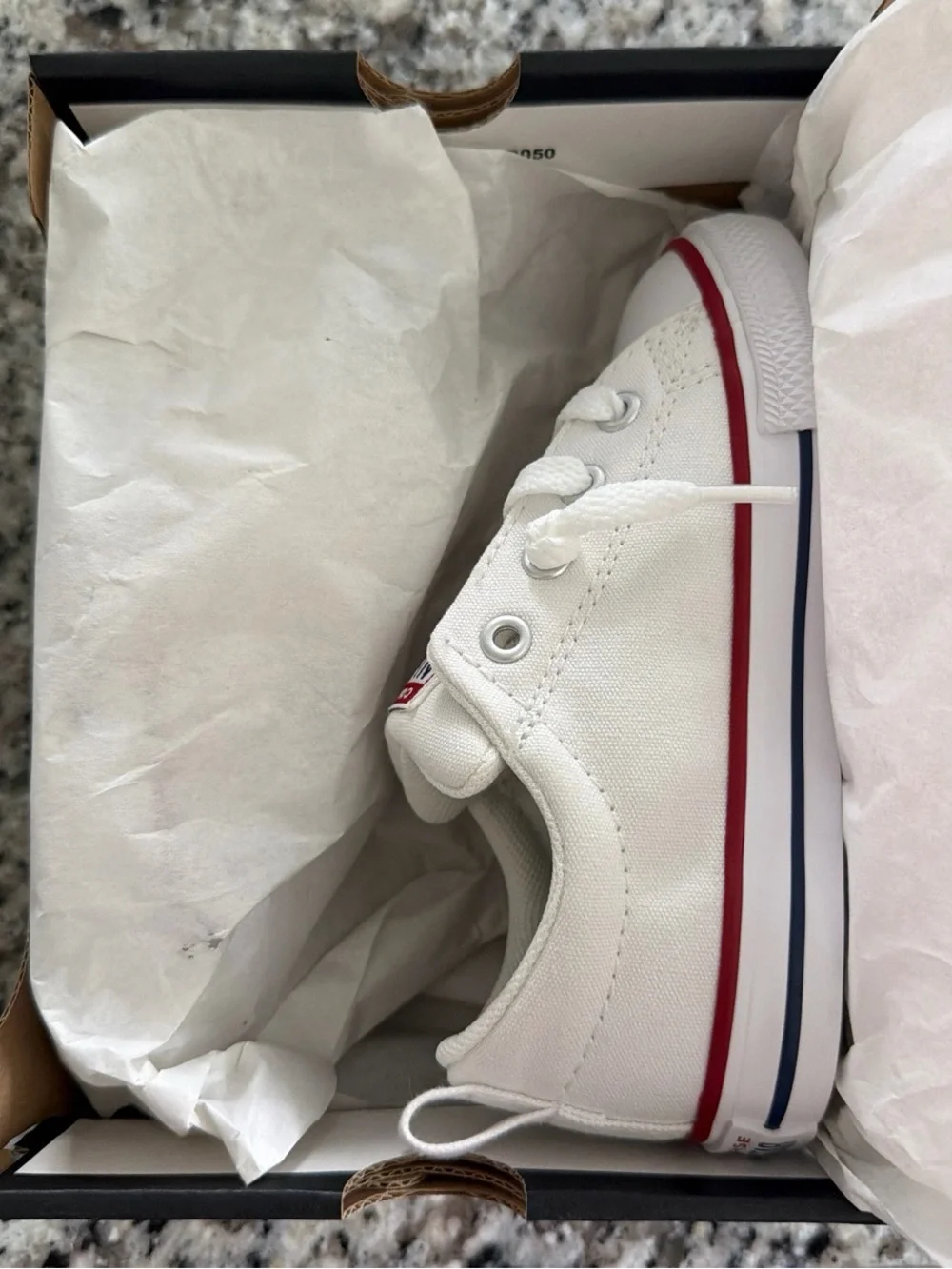 Brand New Never Worn Converse White/Garnet/Navy Shoe CTAS Street Slip